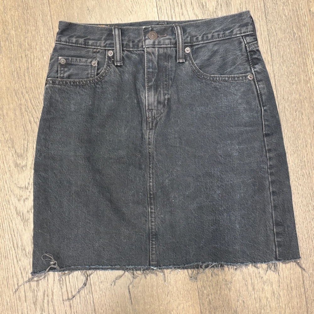 LEVI'S-Mini Denim Skirt (Charcoal wash) Size 24